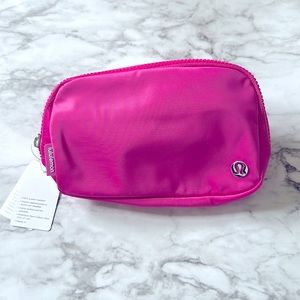 NWT lululemon everywhere belt bag - sonic pink